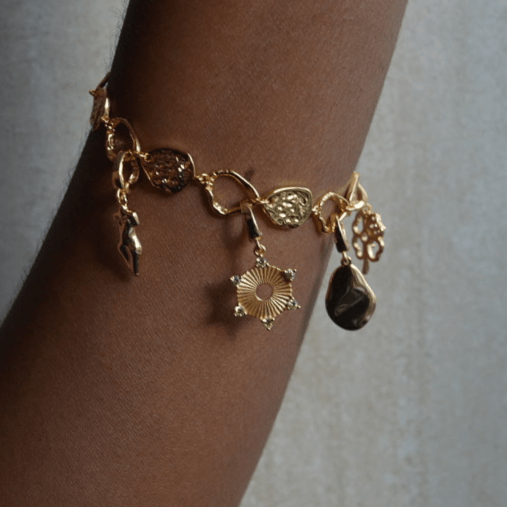 Circle Fan Charm - Grove & Vae